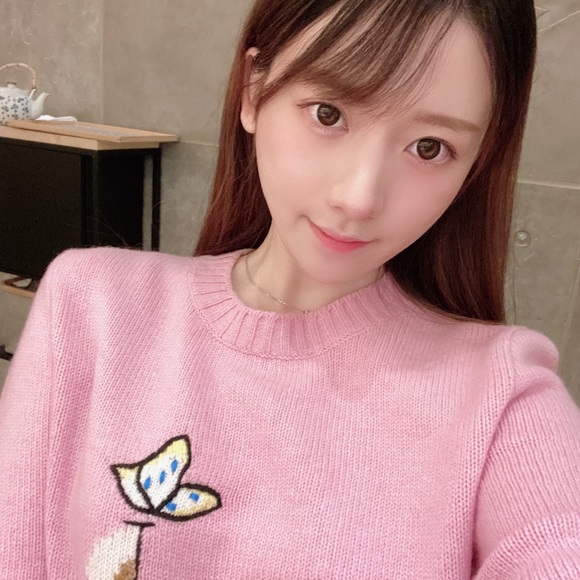 Meet your Posher, Cecilia - Picture 2 of 2